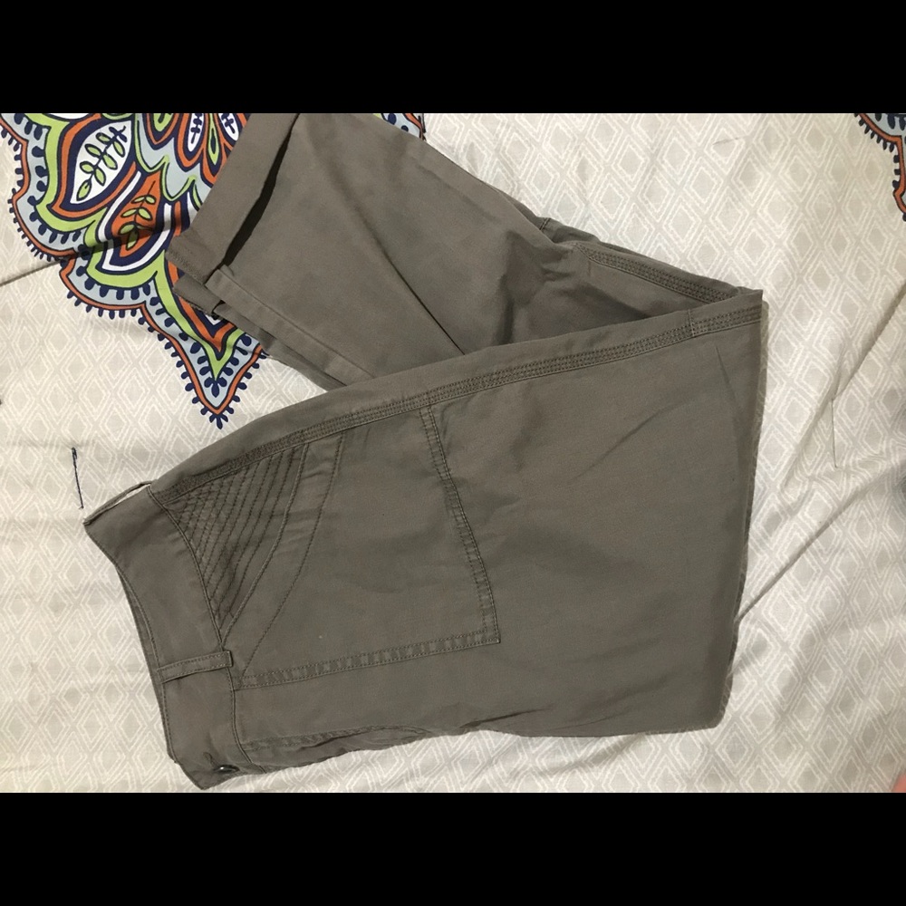 FOREVER 21 Green Cropped Cargo Pants